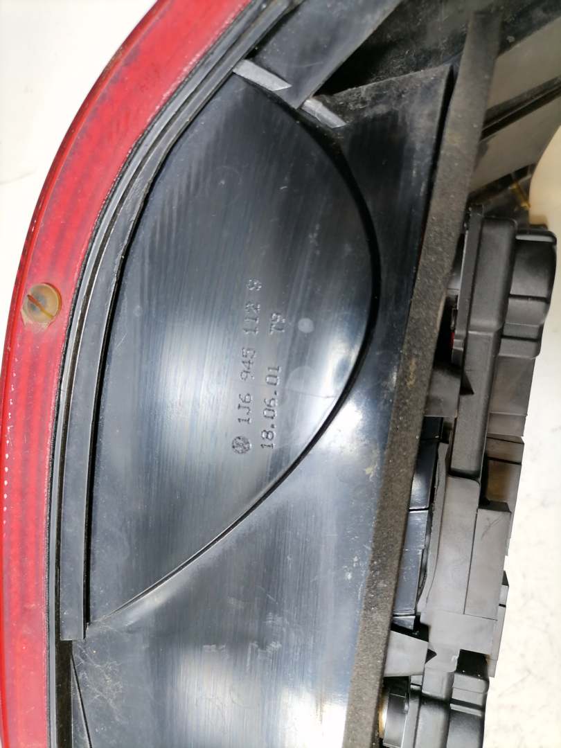 VW Golf 4 original R&uuml;cklicht R&uuml;ckleuchte Schlussleuchte rechts Flie&szlig;heck Bj.2001